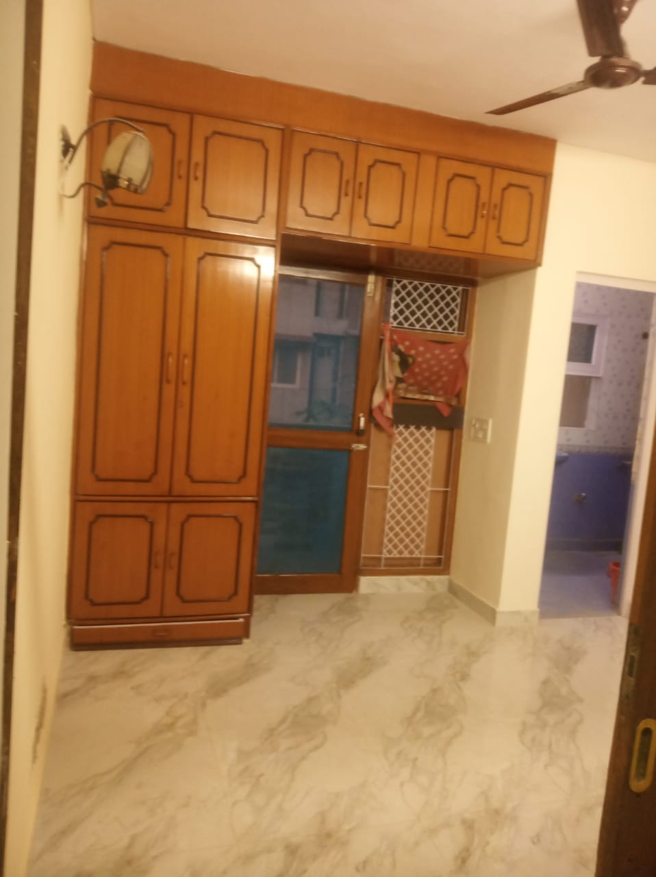 Rental 1 RK 220 Sq.Ft. Apartment in Paryatan Vihar Vasundhara Enclave, Vasundhara Enclave Delhi