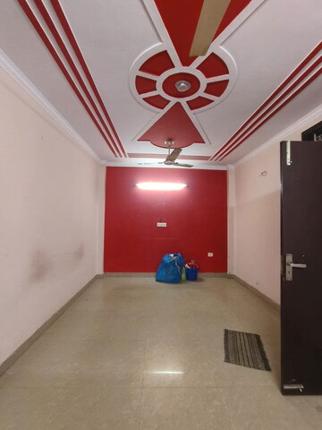 Room in 3 BHK Builder Floor at Dwarka Mor – for Rent