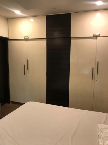 Bedroom in 2 BHK Apartment at Juhu – for Rent