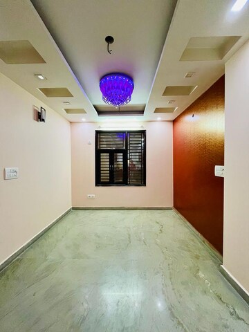 Room in 3 BHK Builder Floor at Dwarka Mor – for Sale