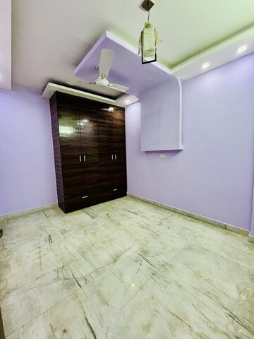 Room in 3 BHK Builder Floor at Dwarka Mor – for Sale