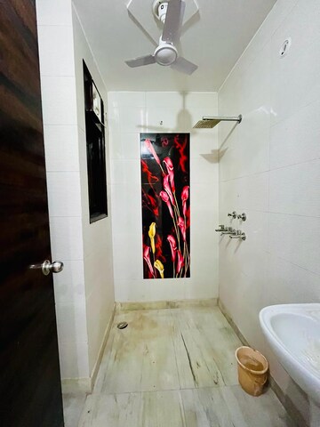 Furnished Amenities in 3 BHK Builder Floor at Dwarka Mor – for Sale