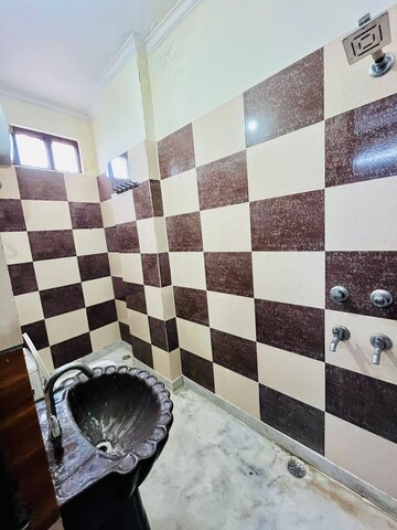 Master Bedroom in 3 BHK Builder Floor at Dwarka Mor – for Rent