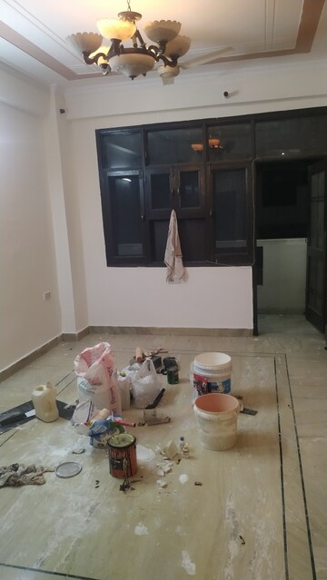 Room in 3 BHK Apartment at Mahagun Manor, Sector 50 – for Sale