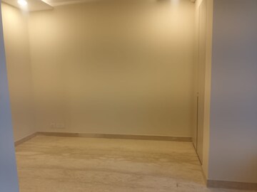 Room in 4 BHK Apartment at Ambience Tiverton, Sector 50 – for Rent