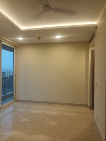 Room in 4 BHK Apartment at Ambience Tiverton, Sector 50 – for Rent