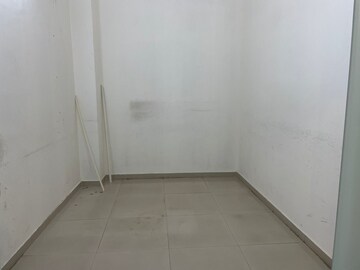 Room in  Office Space at Rustomjee Eaze Zone Mall, Malad West – for Rent