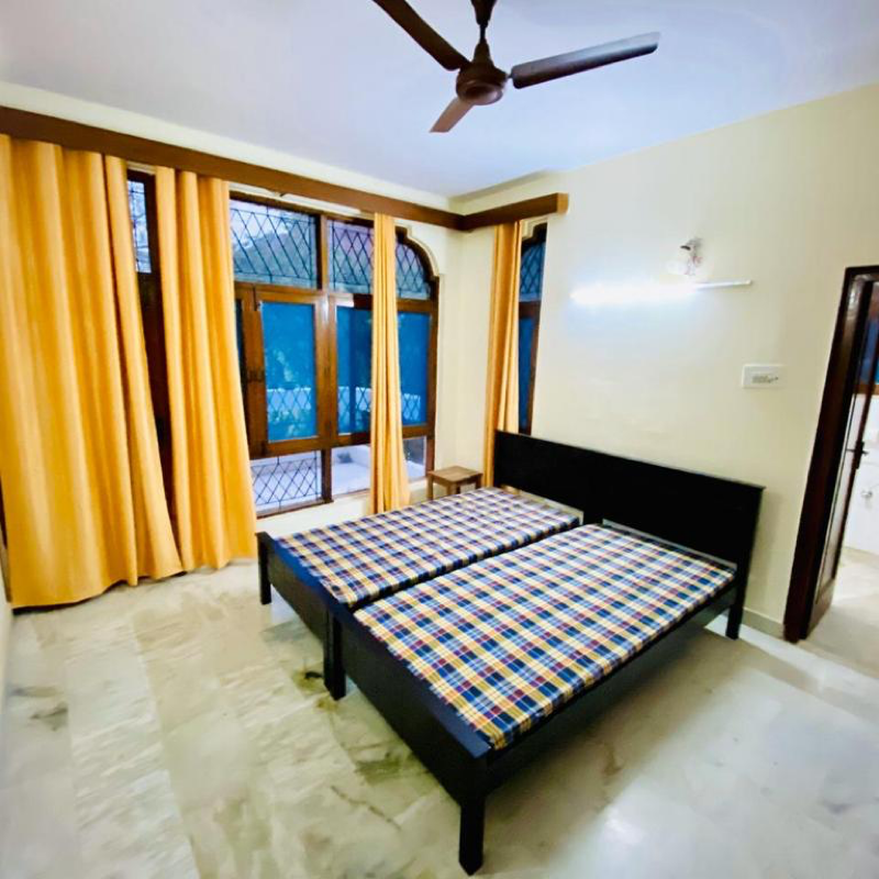 Rental 2 Bedroom 1500 Sq.Ft. Builder Floor in Sector 50 Noida 6220437