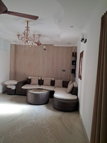 Living Room in 2.5 BHK Apartment at Sector 65 – for Rent
