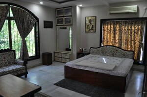 Bedroom in 3 BHK Villa at Lulla Nagar – for Rent