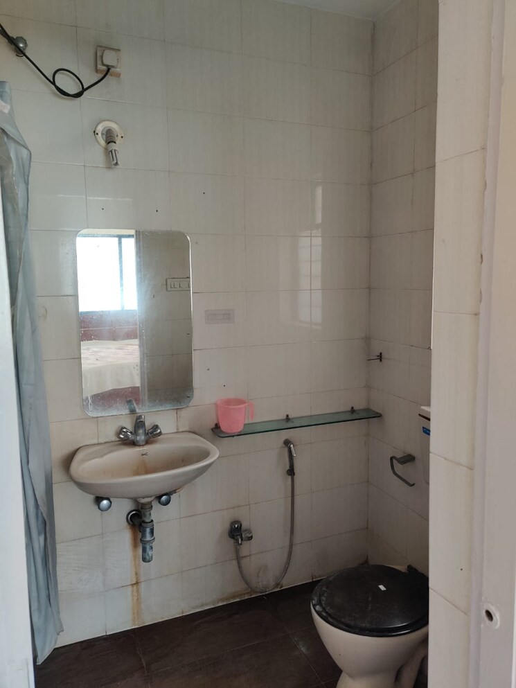 Attached Bathroom, amrut-runwal-daffodils 3 Bedroom 1700 Sq.Ft. Penthouse In Nibm Pune 6226708
