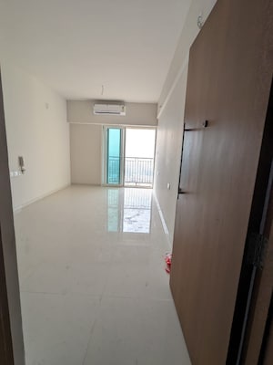 2 BHK Apartment For Rent in Rustomjee Urbania, Majiwada