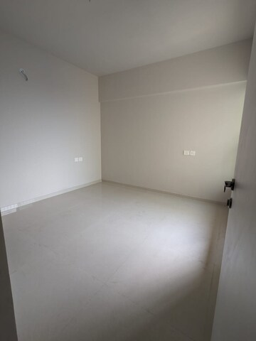 Room in 2 BHK Apartment at Rustomjee Urbania, Majiwada – for Rent
