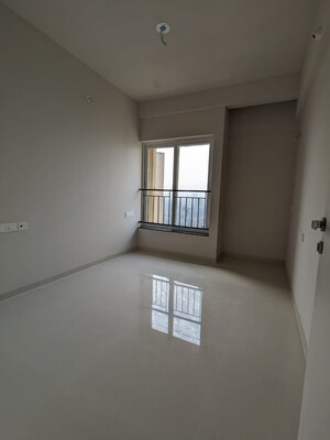 Room in 2 BHK Apartment at Rustomjee Urbania, Majiwada – for Rent