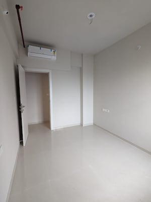 Room in 2 BHK Apartment at Rustomjee Urbania, Majiwada – for Rent