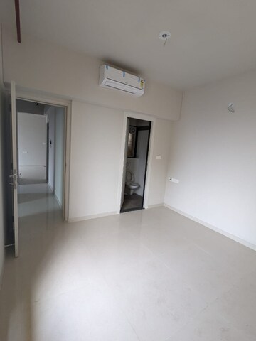 Room in 2 BHK Apartment at Rustomjee Urbania, Majiwada – for Rent