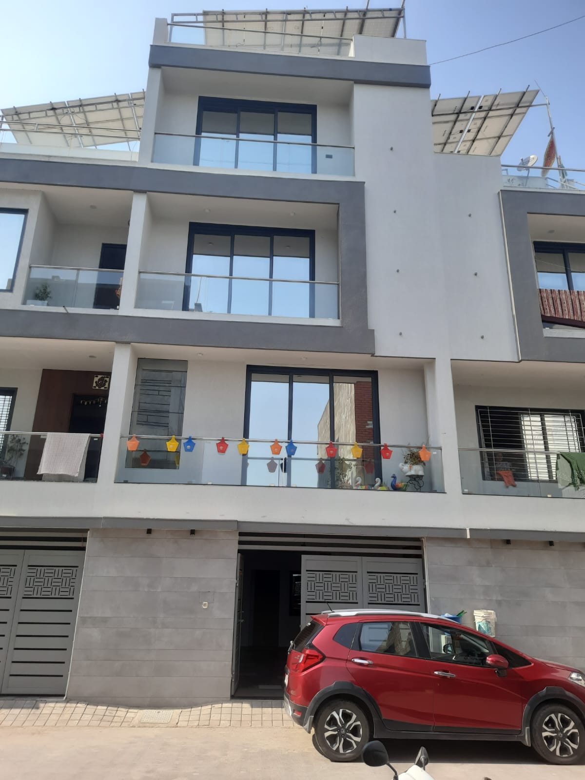 Resale 5 Bedroom 837 Sq.Ft. Villa in Vip Road Surat 6235829