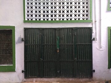  Warehouse – Exterior View View at South Veli Street - for Rent