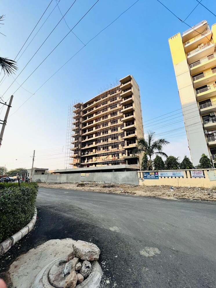 Resale 3 Bedroom 1750 Sq.Ft. Apartment in The Geetanjali CGHS, Sector ...