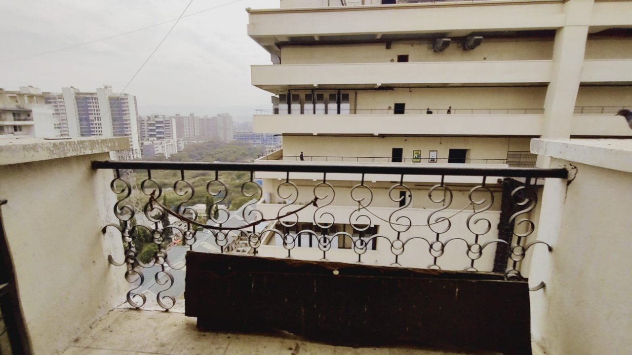 Resale 3 Bedroom 1550 Sq.Ft. Apartment in Dorabjee Paradise Building A