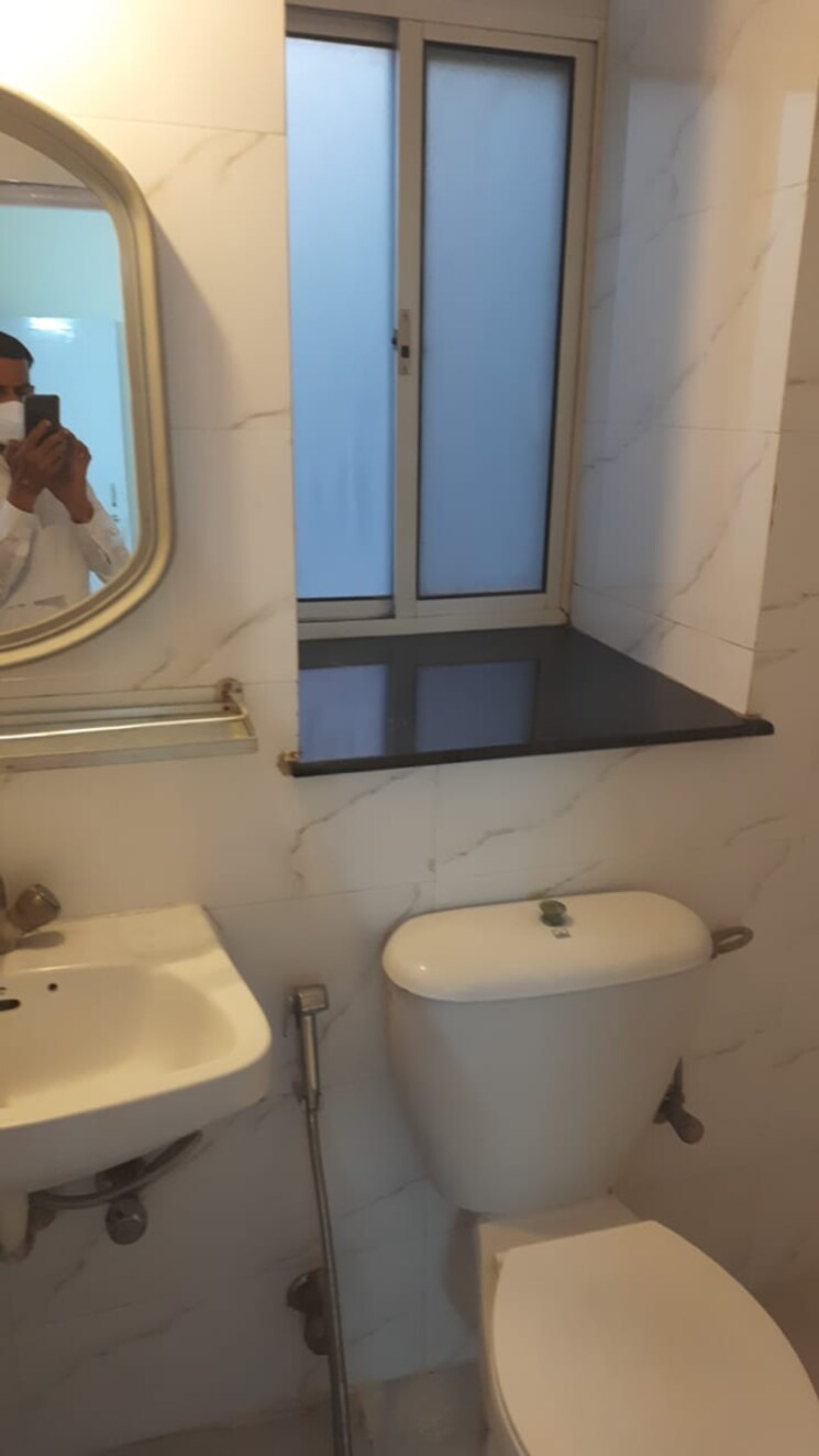 Bathroom, jalvayu-towers 3 Bedroom 1300 Sq.Ft. Apartment In Sector 56 Gurgaon 6245123