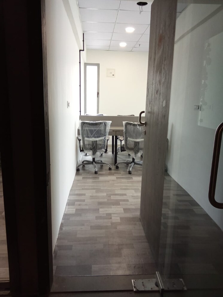 undefined, vesu Commercial Office Space 426 Sq.Ft. In Vesu Surat 6249982
