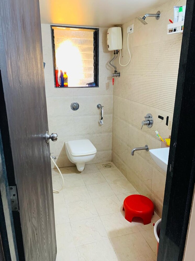 Bathroom, oxford-navrang-heights 1 Bedroom 450 Sq.Ft. Apartment In Kandivali West Mumbai 6250881