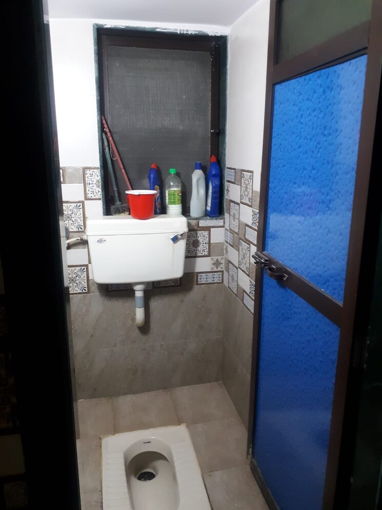 Bathroom, om-sudama-chs 2 Bedroom 500 Sq.Ft. Apartment In Kalwa Thane 6251069