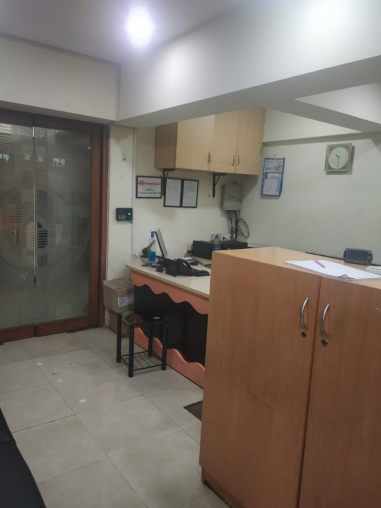 Resale Commercial Office Space 652 Sq.Ft. in Kesar Plaza, Kandivali ...