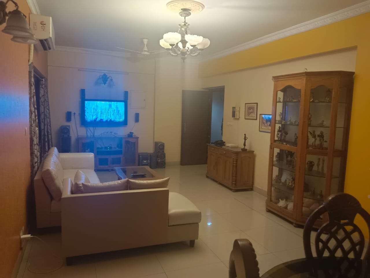 Resale 3 Bedroom 1250 Sq.Ft. Builder Floor in South End Park Kolkata