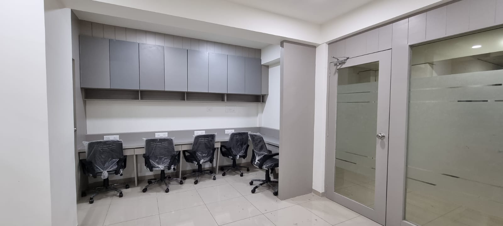 Rental Commercial Office Space 770 Sq.Ft. in Manjalpur Vadodara 6256478