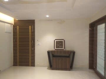 Room in 4 BHK Apartment at Vesu – for Rent