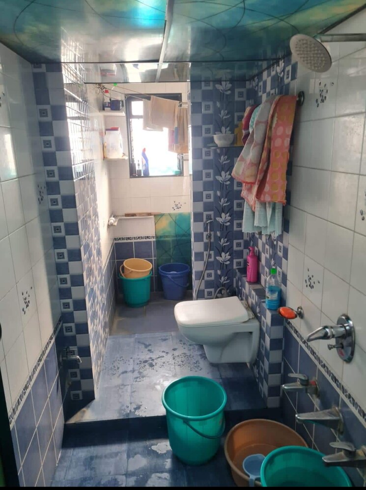 Bathroom, raunak-towers-naupada 2 Bedroom 700 Sq.Ft. Apartment In Naupada Thane 6262198