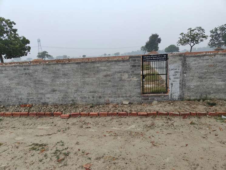 Commercial Land 3000 Sq.Ft. in Samesee Lucknow