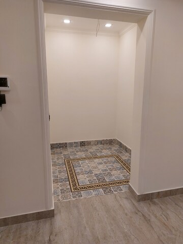 Room in 4 BHK Builder Floor at Sector 85 – for Sale