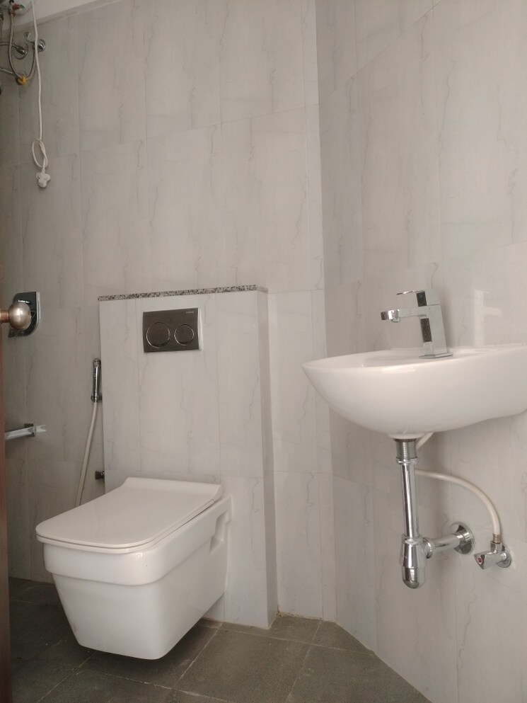 Bathroom, naman-premier 2 Bedroom 665 Sq.Ft. Apartment In Andheri East Mumbai 6267583