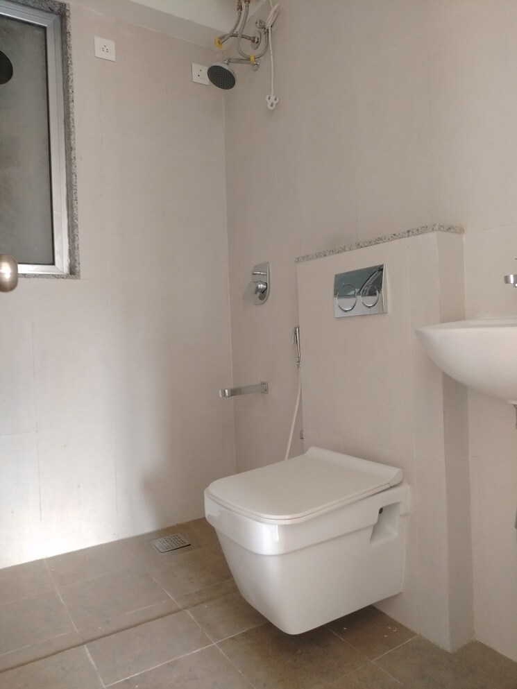 Bathroom, naman-premier 2 Bedroom 665 Sq.Ft. Apartment In Andheri East Mumbai 6267583