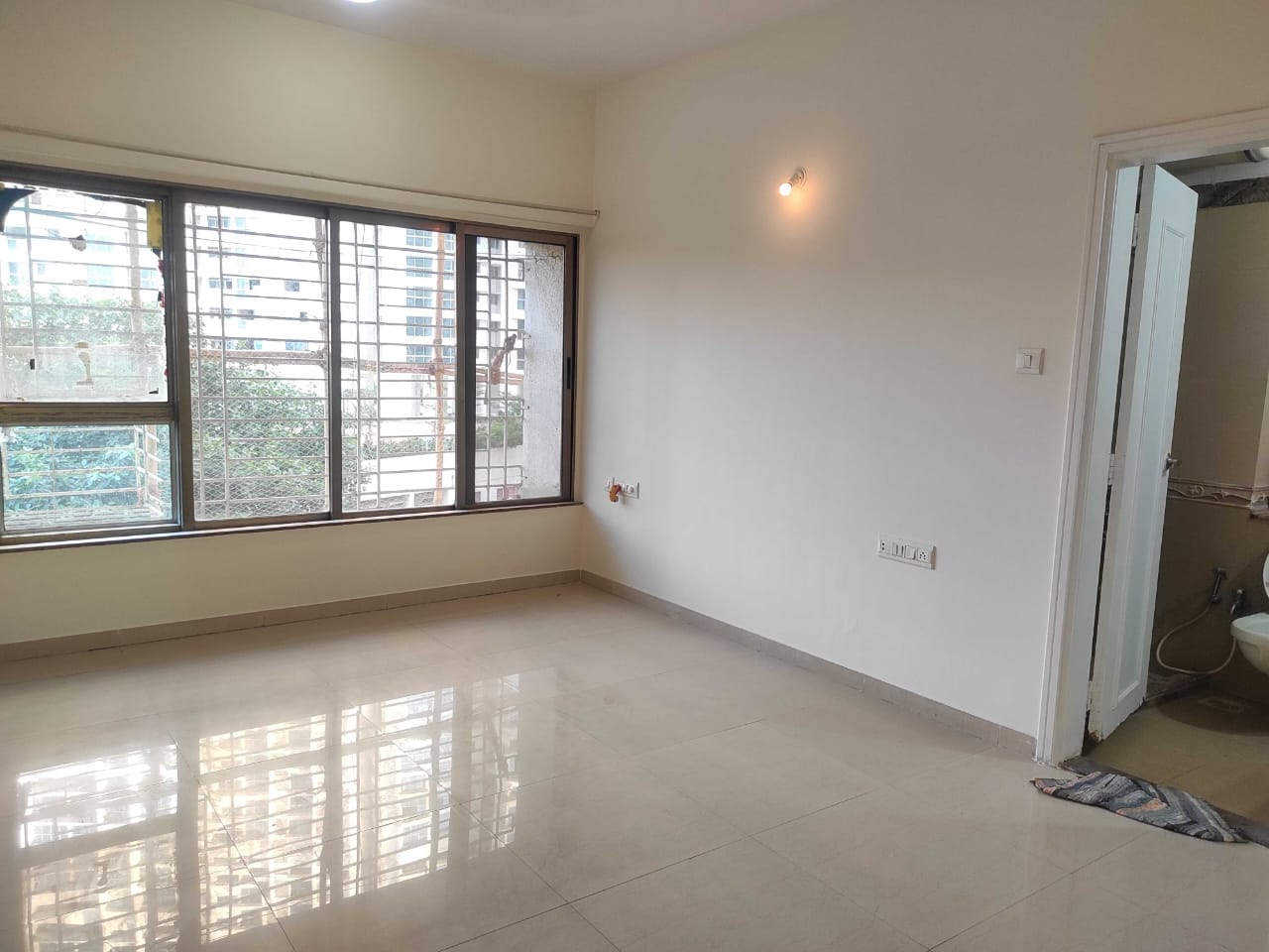 Rental 2 Bedroom 751 Sq.Ft. Apartment in Raheja Willows, Kandivali East