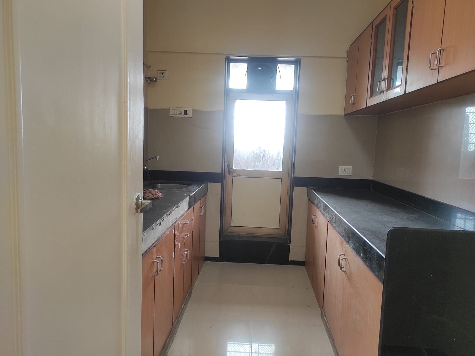 Resale 2 Bedroom 715 Sq.Ft. Apartment in Raheja Willows, Kandivali East