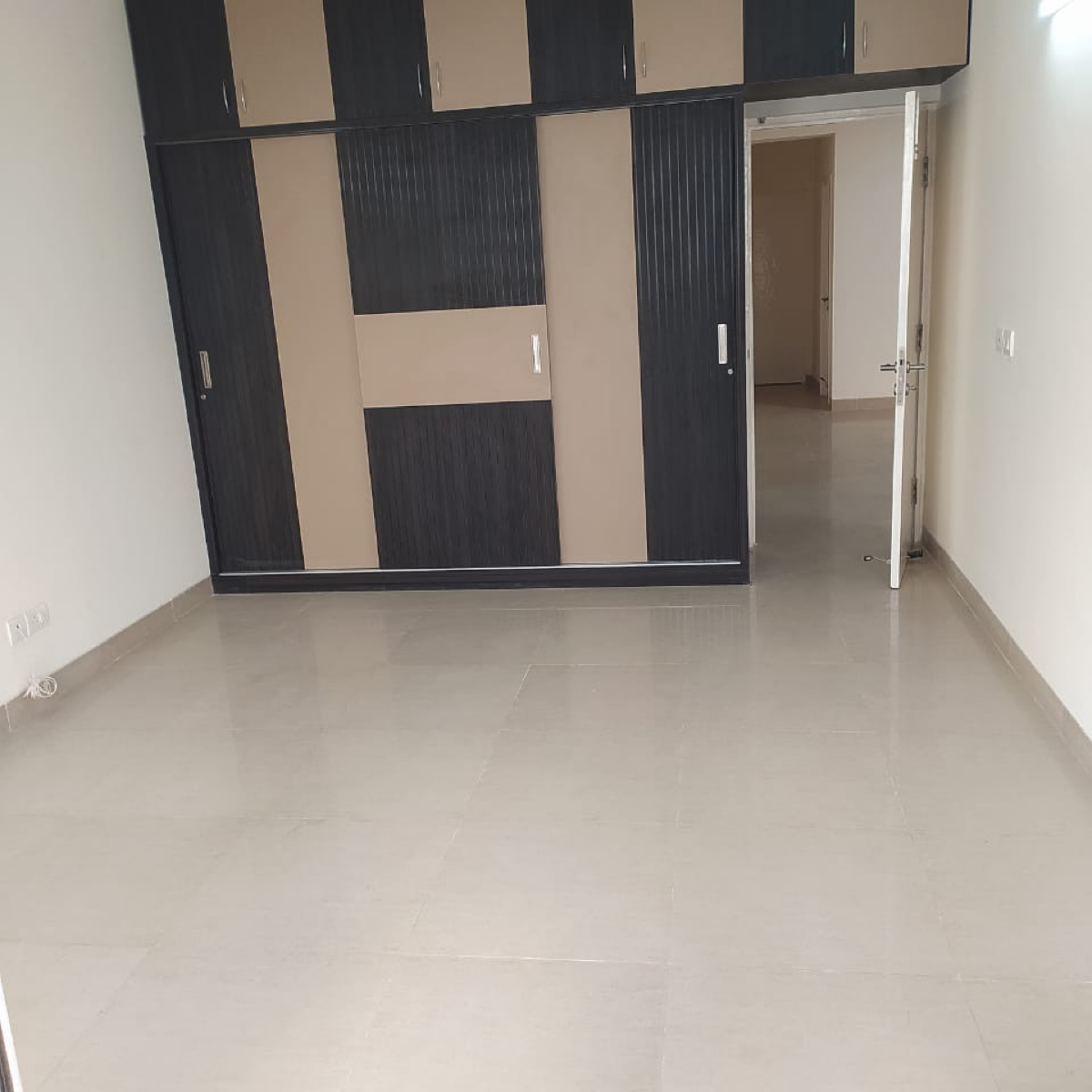 3.5 BHK + Servant Room,Study Room,Extra Room Apartment For Rent in Ireo Uptown
