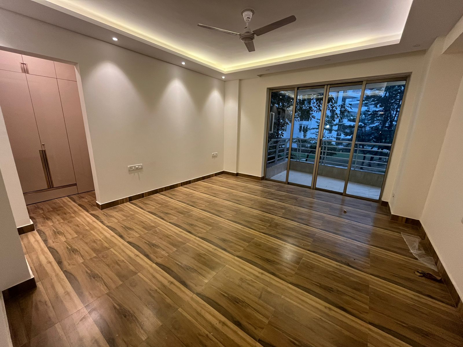 Rental 3 Bedroom 2700 Sq.Ft. Apartment in Parsvnath Exotica, Sector 53