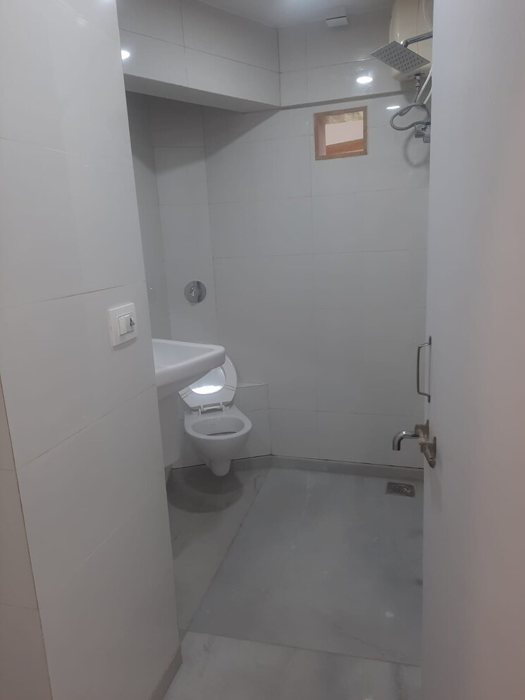 Bathroom, jolly-maker-apartment 1 Bedroom 841 Sq.Ft. Apartment In Cuffe Parade Mumbai 6276456