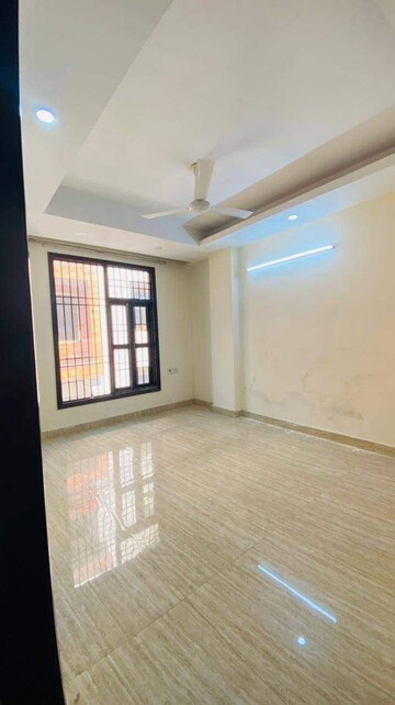 Room in 4 BHK Apartment at Vatika Sovereign Park, Sector 99 – for Sale