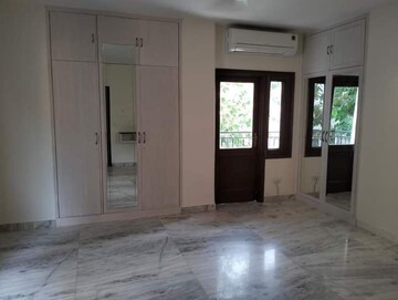 Room in 4 BHK Apartment at Vatika Sovereign Park, Sector 99 – for Sale