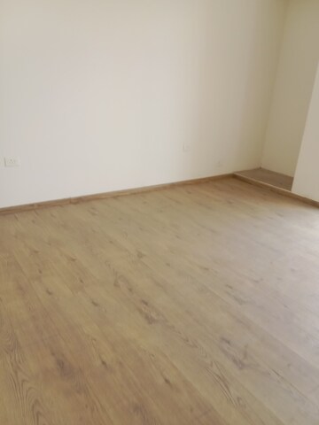Room in 3 BHK Apartment at Paras Dews, Sector 106 – for Sale