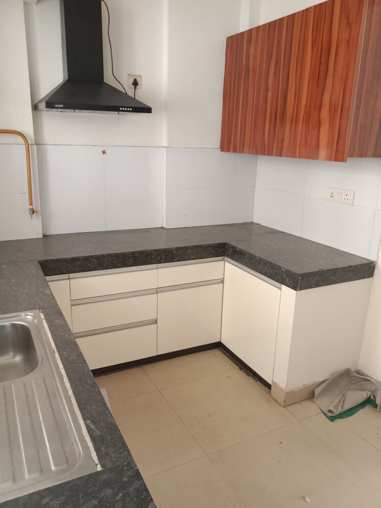 Kitchen, paras-dews 3 Bedroom 1760 Sq.Ft. Apartment In Sector 106 Gurgaon 6276900