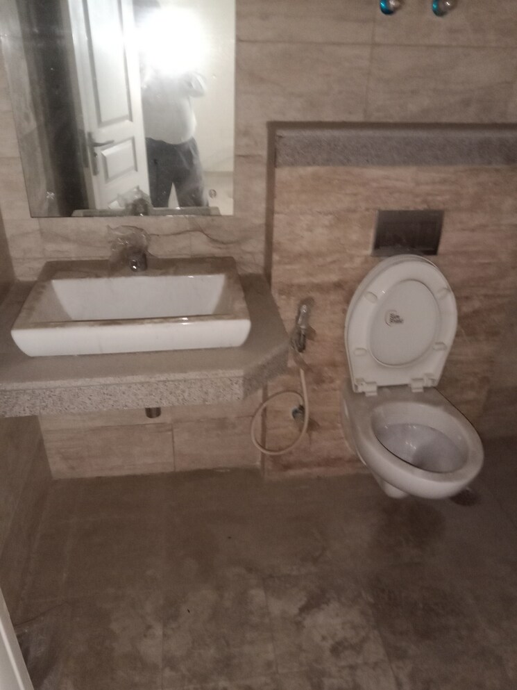 Bathroom, paras-dews 3 Bedroom 1760 Sq.Ft. Apartment In Sector 106 Gurgaon 6276900