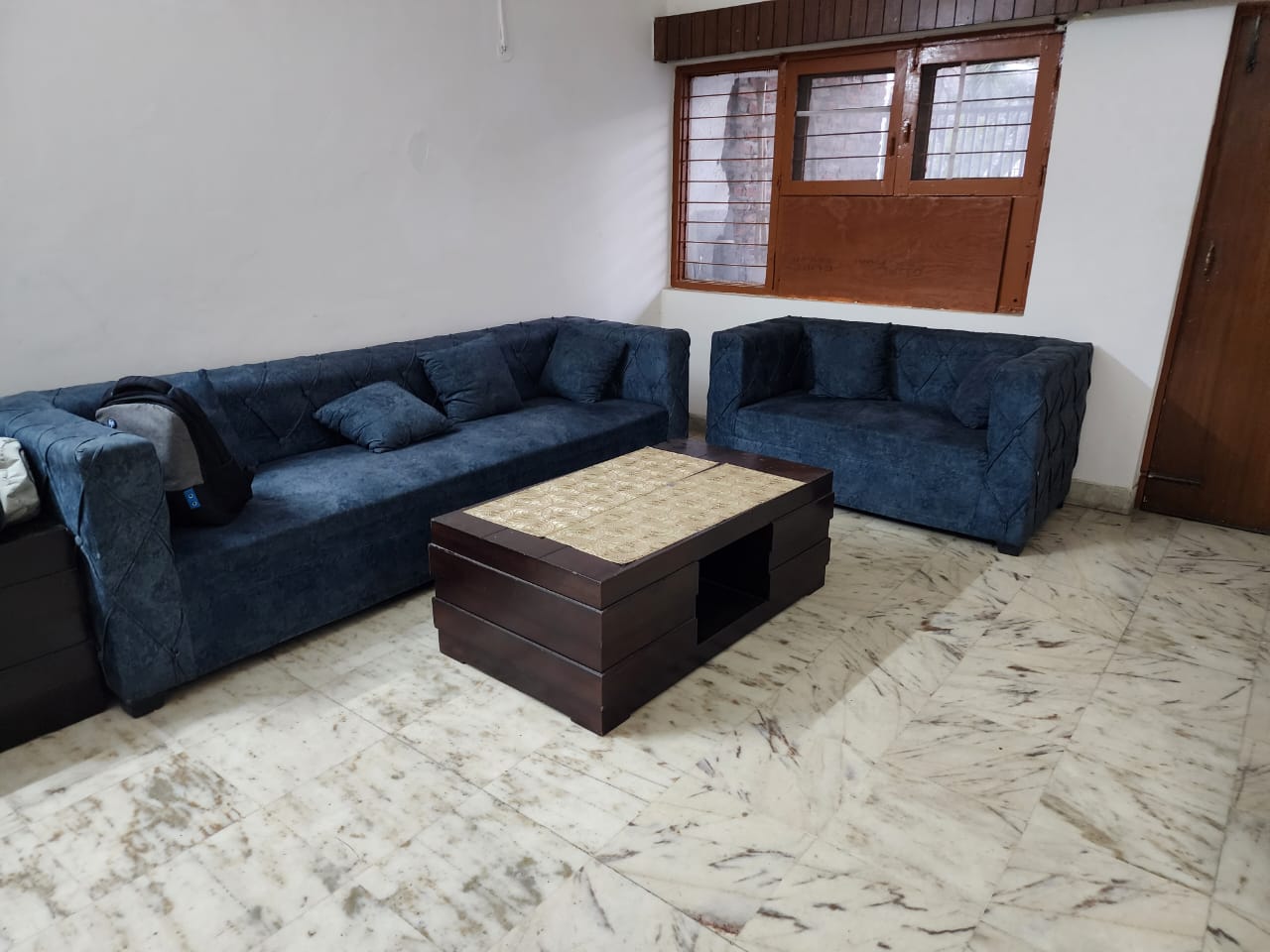 Rental 1 Bedroom 450 Sq.Ft. Apartment in Arun Vihar Sector 37, Sector