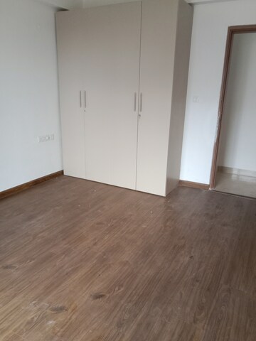 Room in 3 BHK Apartment at Paras Dews, Sector 106 – for Sale