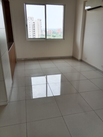 Room in 3 BHK Apartment at Paras Dews, Sector 106 – for Sale